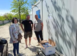 Állateledel-adomány az Agenor Egyesületnek